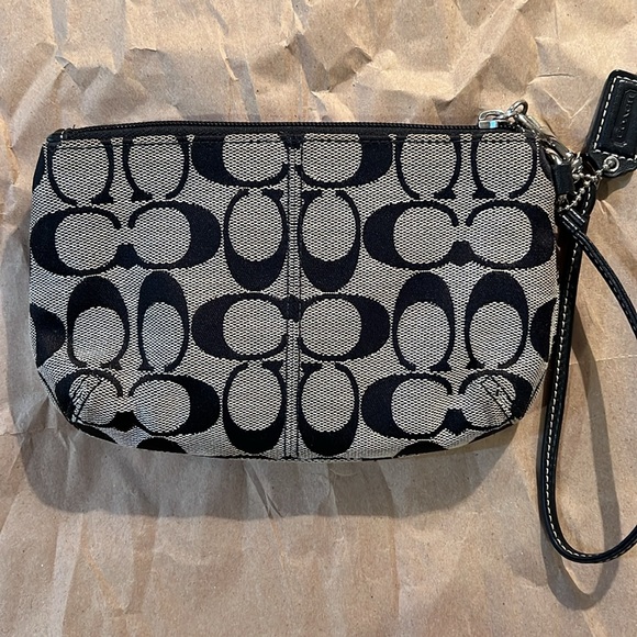 Coach Signature Wristlet C logo canvas turn lock - Picture 2 of 5